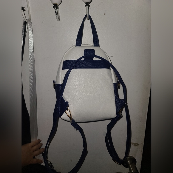 Mini Hello kitty backpack - Picture 2 of 8